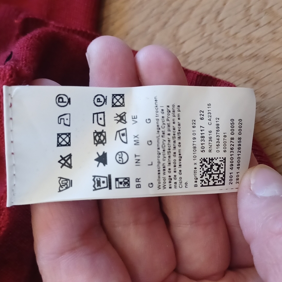 Hugo Boss red sweater - Picture 5 of 7